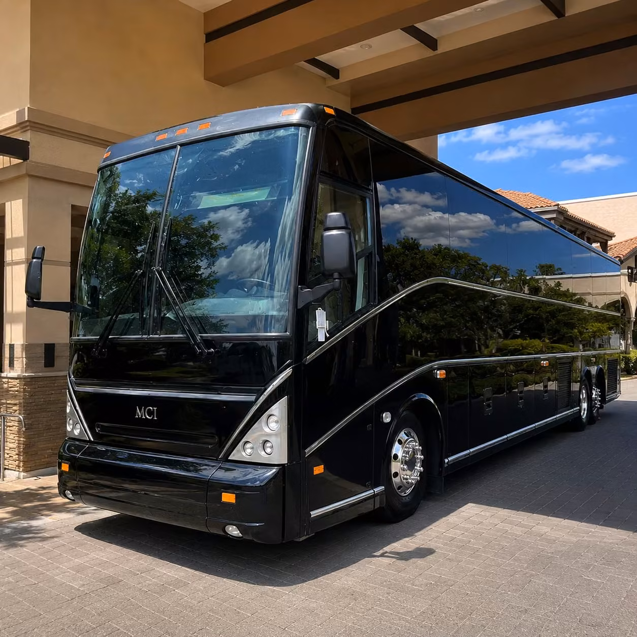 employee shuttle services for salinas businesses and agricultural operations